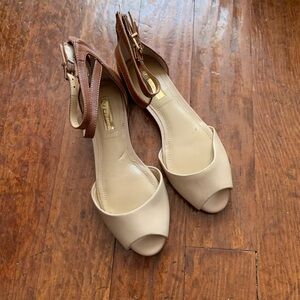 BCBG Kaelen Leather Nude & Cognac Peeptoe Ankle Strap Flats Size 5.5 EUC